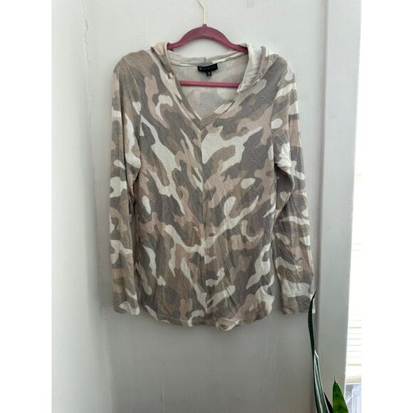 BOBEAU Women's Camo Lightweight Hooded Sweater | Size Medium - Picture 1 of 4